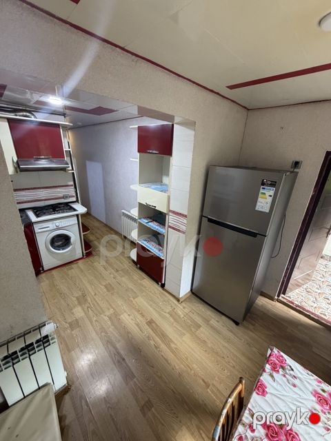 İcarəyə verilir 4 otaqlı köhnə tikili 130 m²