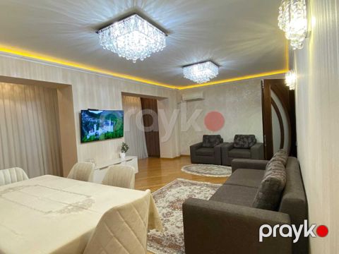 Satılır 3 otaqlı köhnə tikili 115 m²