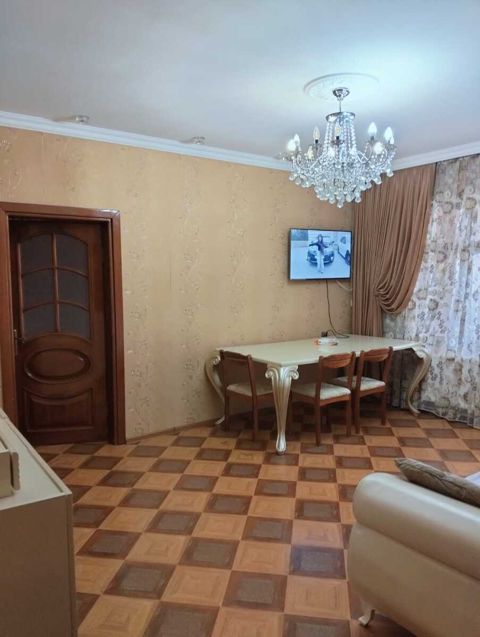 Satılır 4 otaqlı köhnə tikili 100 m² — Bakı