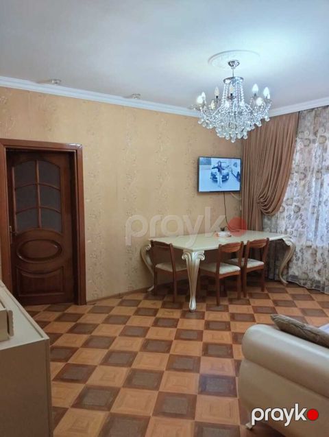 Satılır 4 otaqlı köhnə tikili 100 m²
