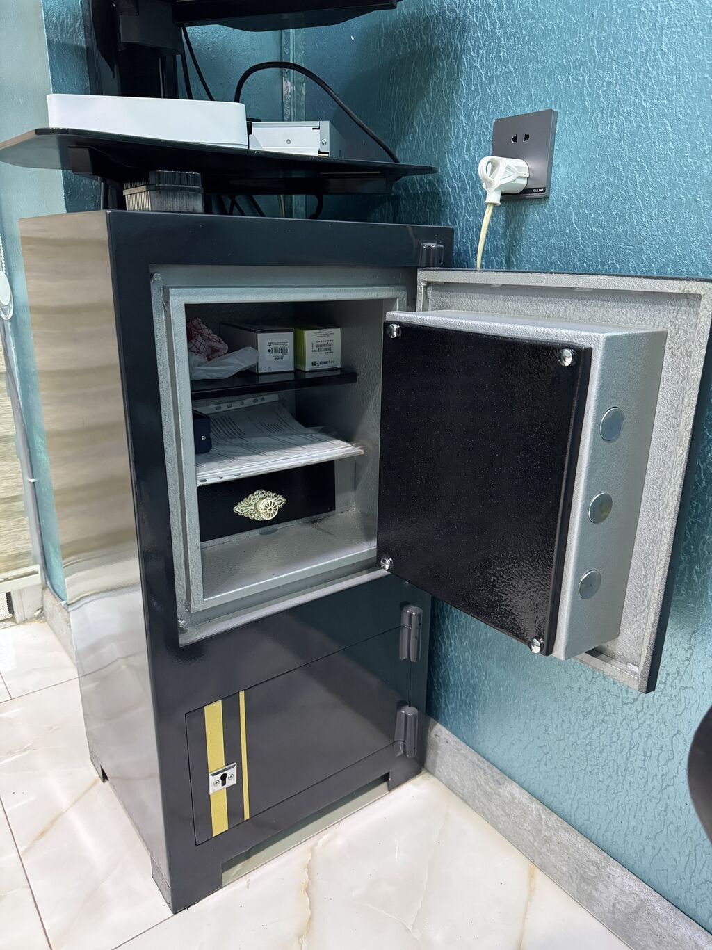 Metall seyf – ikitaqlı, gücləndirilmiş kilidləmə sistemi ilə Məhsul — Seyfləri, Bakı (2)