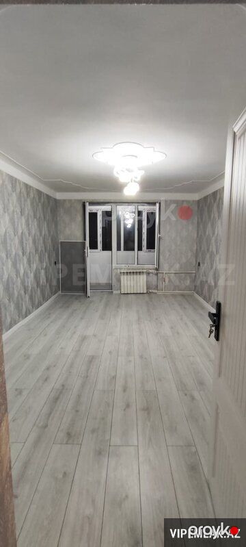 Binəqədi rayonunda 3 otaqlı Köhnə tikili Satılır, 68 m²