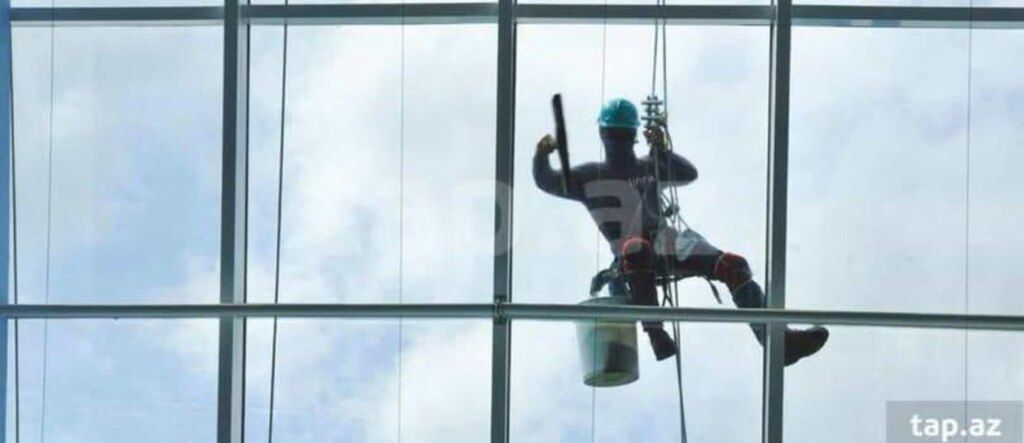 Şüşələrin yuyulması və alpinist xidməti — Təmizlik, Bakı (3)