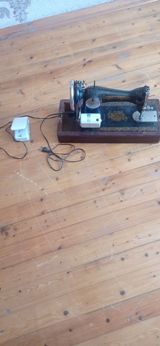 Elektrik ötürücülü mexaniki qədimi tikiş maşını - Klassik quruluşlu — Товары