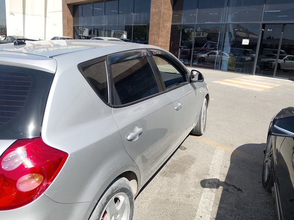 Kia cee’d hatchback - Gümüşü rəngli 5 qapılı kuzov - Önliyədrişli — Avtomobillər, Digah (2)