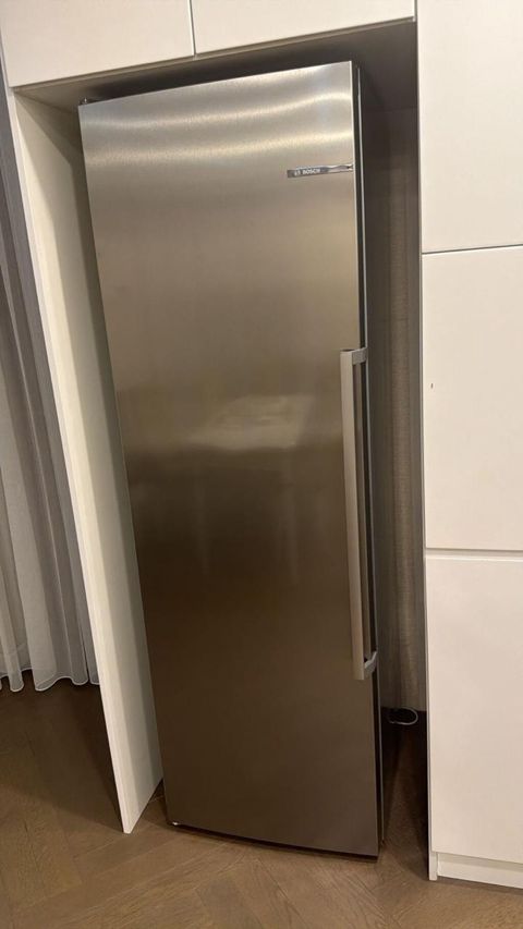 Bosch tək qapılı soyuducu (Inox) - Marka/model: Bosch, paslanmaz — Bakı