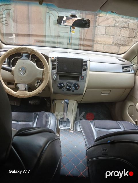 Nissan Tiida: 1.6 l 2008 il Hetçbek