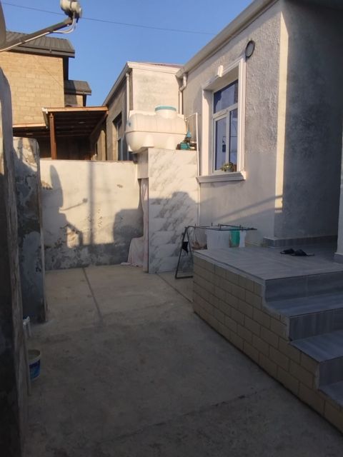 Həyət evi, Binə qəs — Bakı