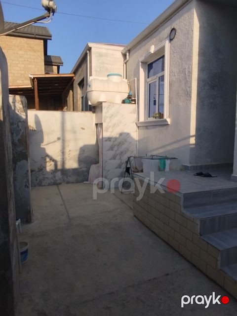 Həyət evi, Binə qəs