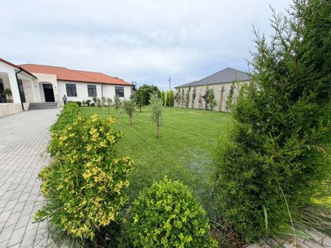 Satılır 5 otaqlı həyət evi/bağ evi 240 m² — Bakı