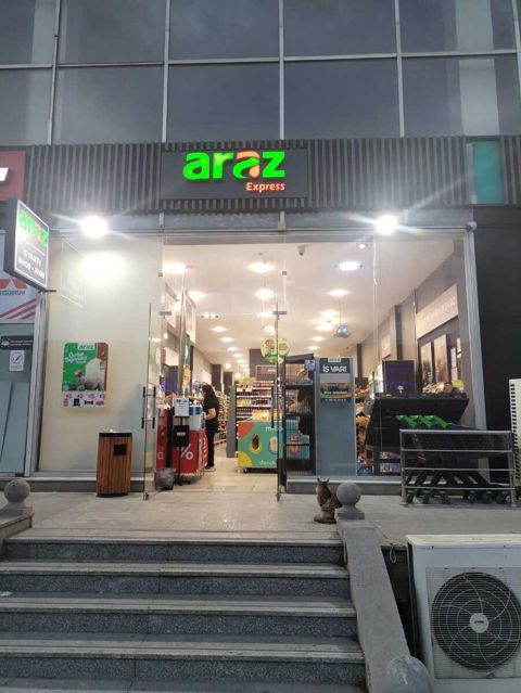 Satılır obyekt 303 m² — Bakı