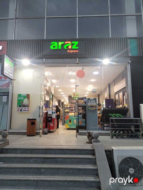 Satılır obyekt 303 m²