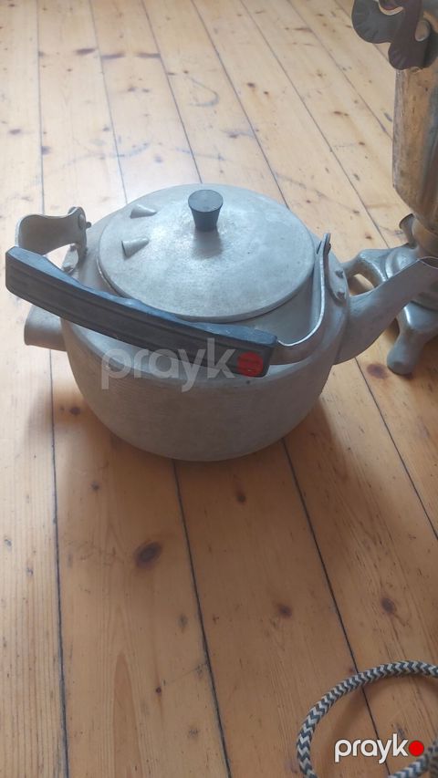 Köhnə tip elektrikli çaydan/qaynadıcı - Material: tökmə alüminium — Xırdalan