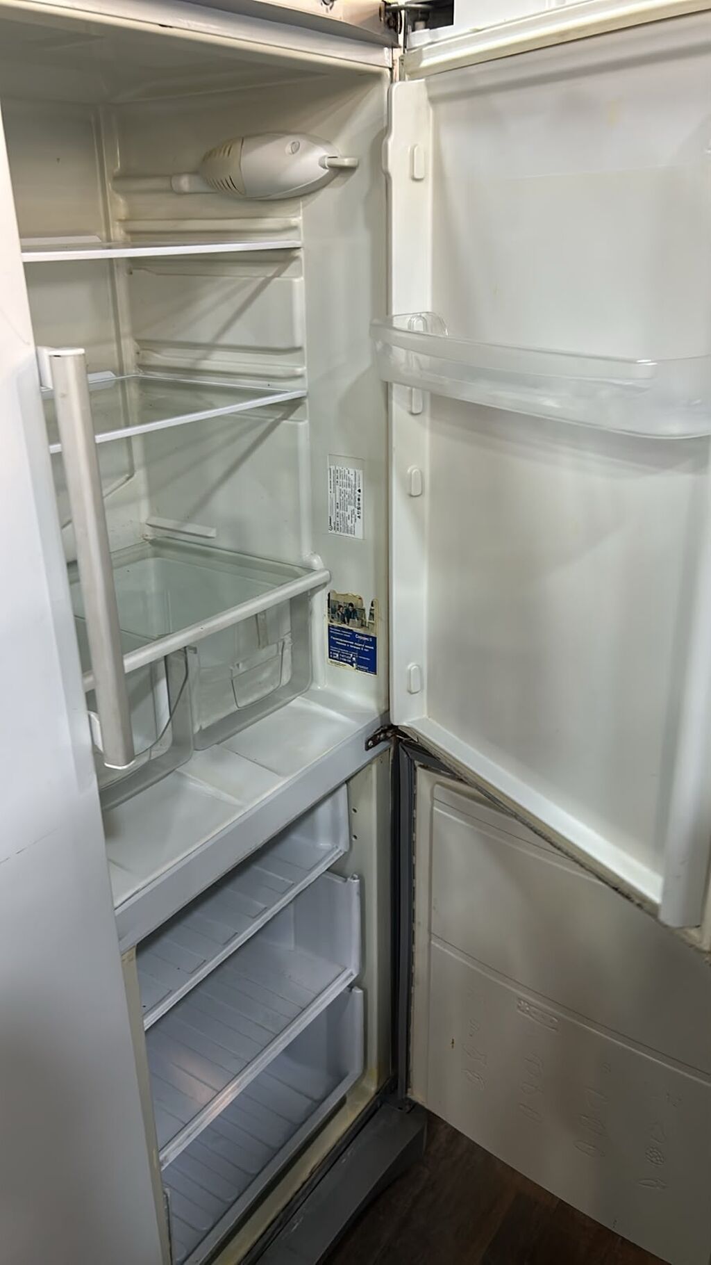 Indesit iki qapılı soyuducu - Rəng: gümüş/metallik korpus - Qapı — Soyuducular, Digah (2)