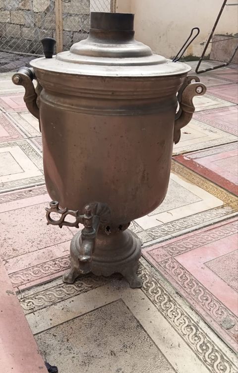 Klassik metal samovar - Material: Tökmə/metal korpus və dayanıqlı — Gəncə