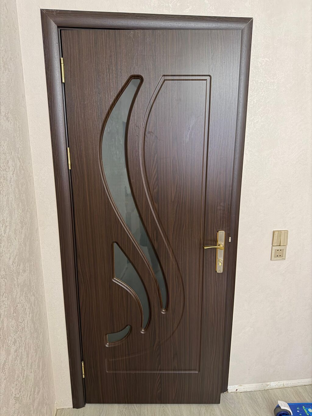 İç qapı – tünd palıd rəngli, şüşə dekorlu model - Material — Pəncərələr, qapılar, balkonlar, Bakı (2)