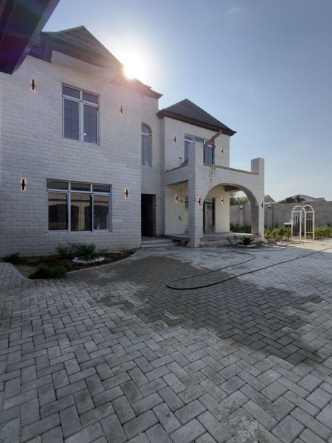 Satılır 4 otaqlı həyət evi/bağ evi 270 m² — Bakı