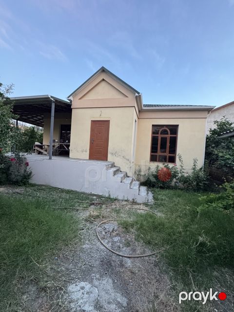 Satılır 3 otaqlı həyət evi/bağ evi 100 m²