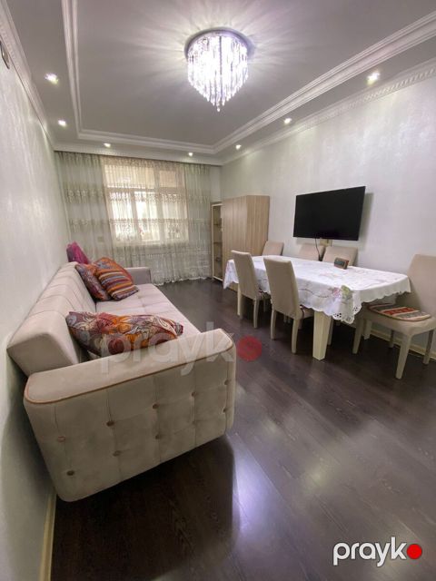 Satılır 5 otaqlı köhnə tikili 110 m²