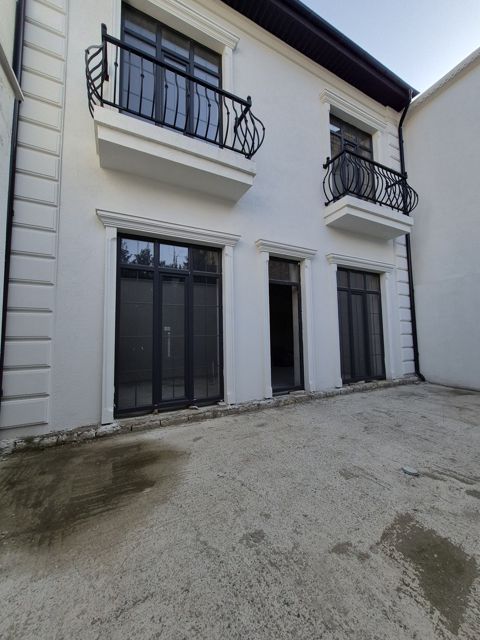 Satılır 5 otaqlı həyət evi/bağ evi 270 m² — Bakı