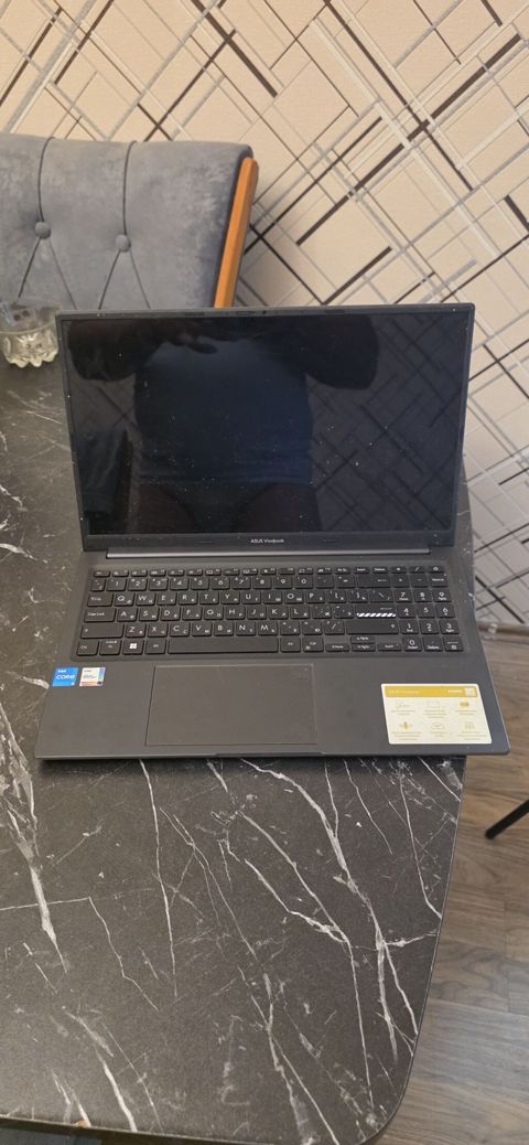 ASUS Vivobook noutbuku Qeyd edim ki ekran sınıb işləmir və İrisi yanıb — Digah