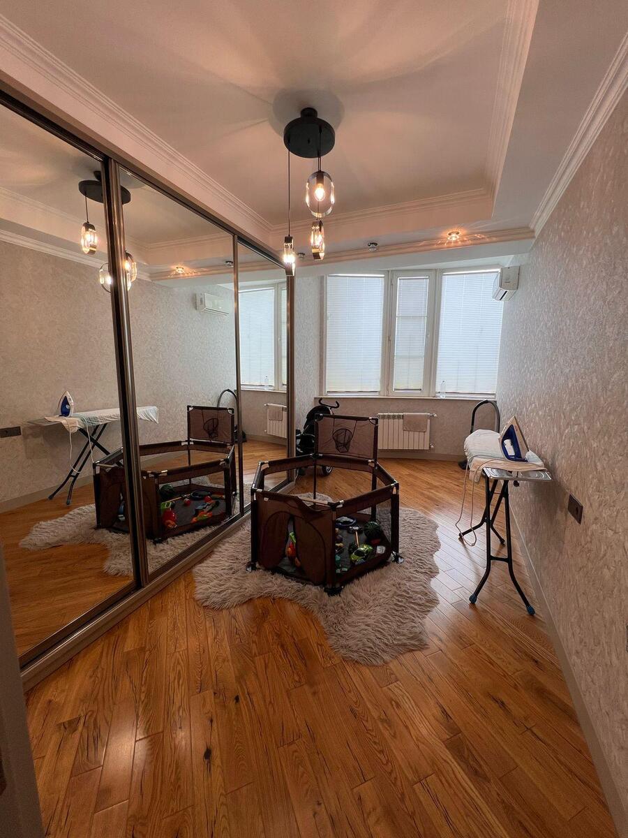 Satılır 4 otaqlı yeni tikili 200 m² — Mənzil, Bakı (10)