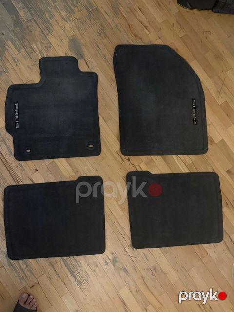 Toyota Prius 30 ayaqaltlığı