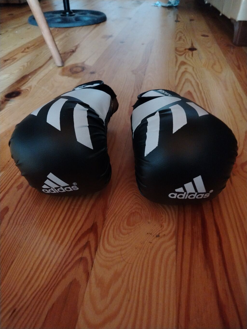Adidas boks əlcəkləri – qara/ağ dizayn - Brend: Adidas (loqo və üç — Döyüş sənətləri, Xırdalan (3)