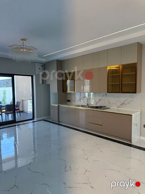 Satılır 4 otaqlı həyət evi/bağ evi 182 m²