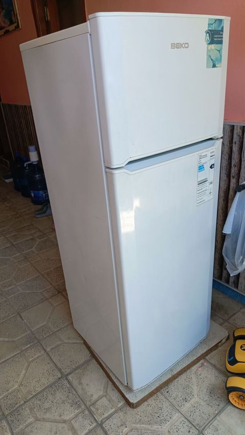 Beko ikiqapılı soyuducu - Yuxarıda dondurucu bölmə, aşağıda soyuducu — Bakı