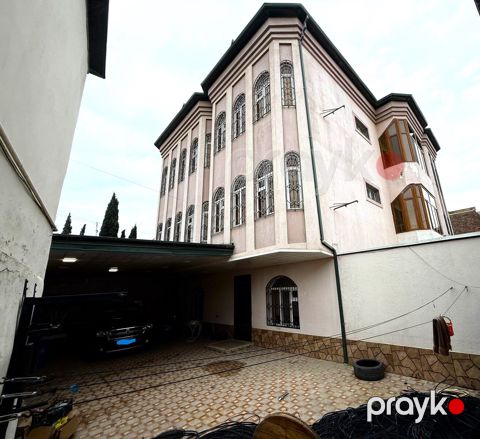 Satılır 12 otaqlı həyət evi/bağ evi 900 m²