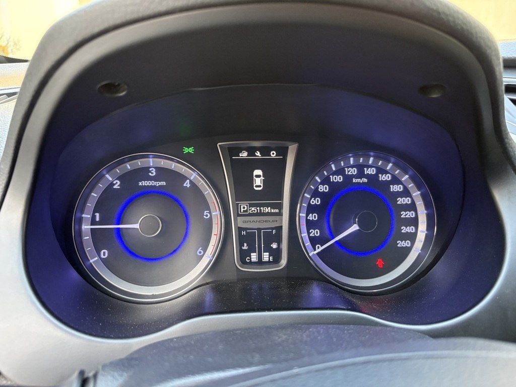 Hyundai Grandeur, 2.2 L, 2015 il, 251 000 km — Avtomobillər, Gəncə (12)