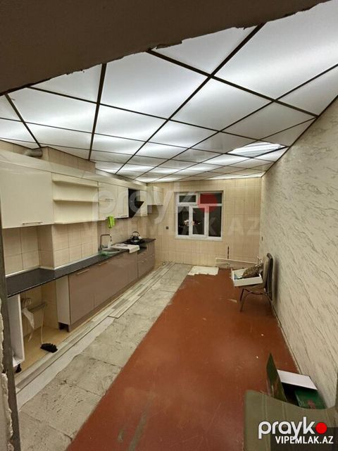 Suraxanı rayonunda 5 otaqlı Köhnə tikili Satılır, 130 m²