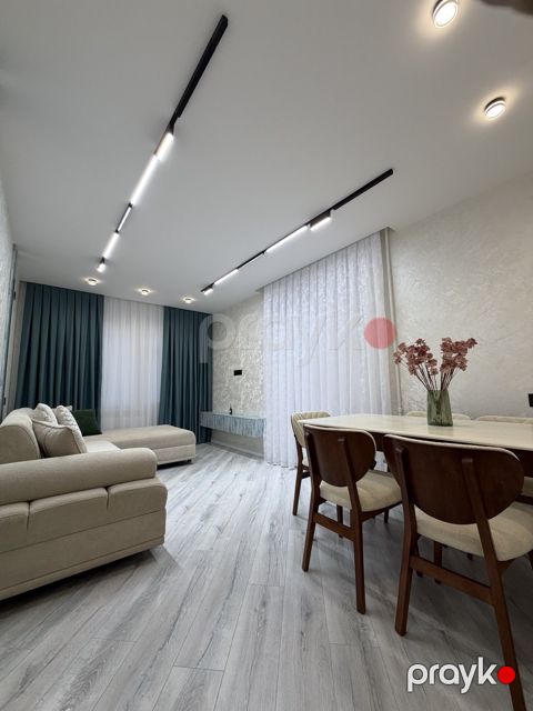 Satılır 2 otaqlı köhnə tikili 65 m²