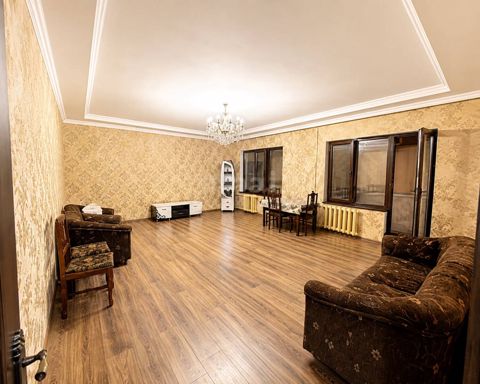Satılır 5 otaqlı köhnə tikili 120 m² — Bakı