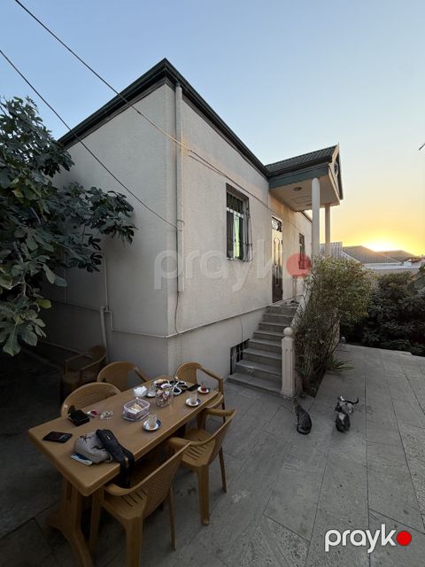 Satılır 6 otaqlı həyət evi/bağ evi 192 m²