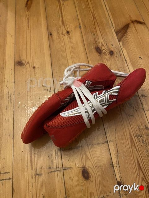 Məhsul: Asics güləş ayaqqabısı - Rəng: qırmızı, ağ detallar — Sumqayıt