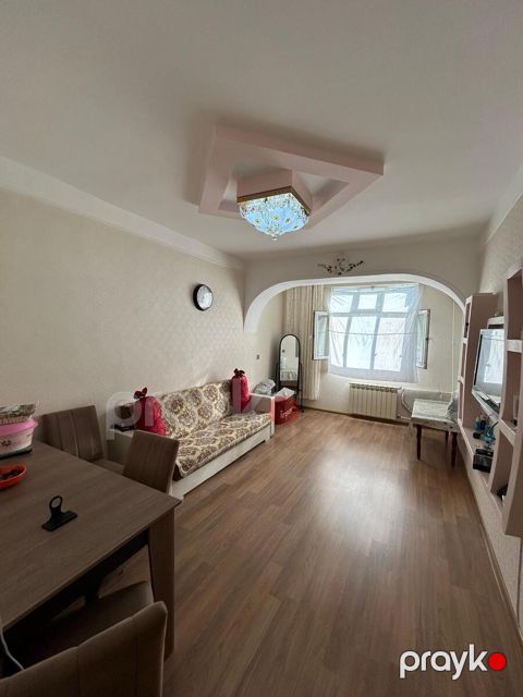 Satılır 3 otaqlı köhnə tikili 60 m²