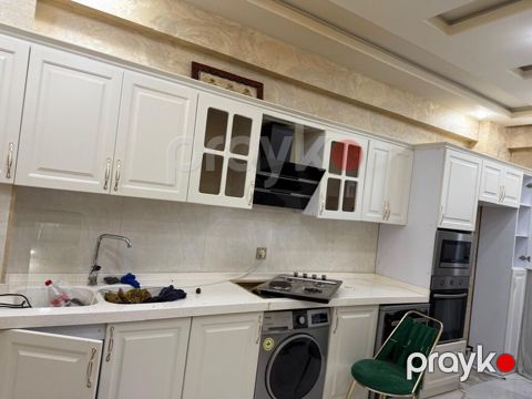 Metbex mebeli 1100₼ Uzerinde qaz,moyka,aspiratr daxil .Olcu 5 m Unvan — Bakı