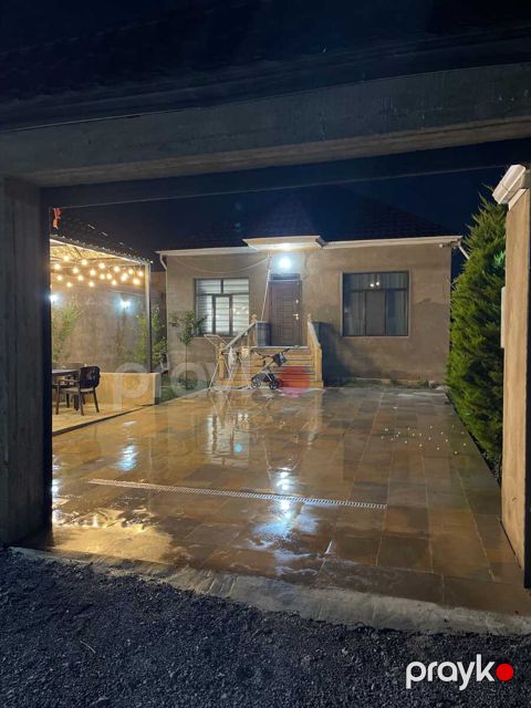 Satılır 4 otaqlı həyət evi/bağ evi 130 m²