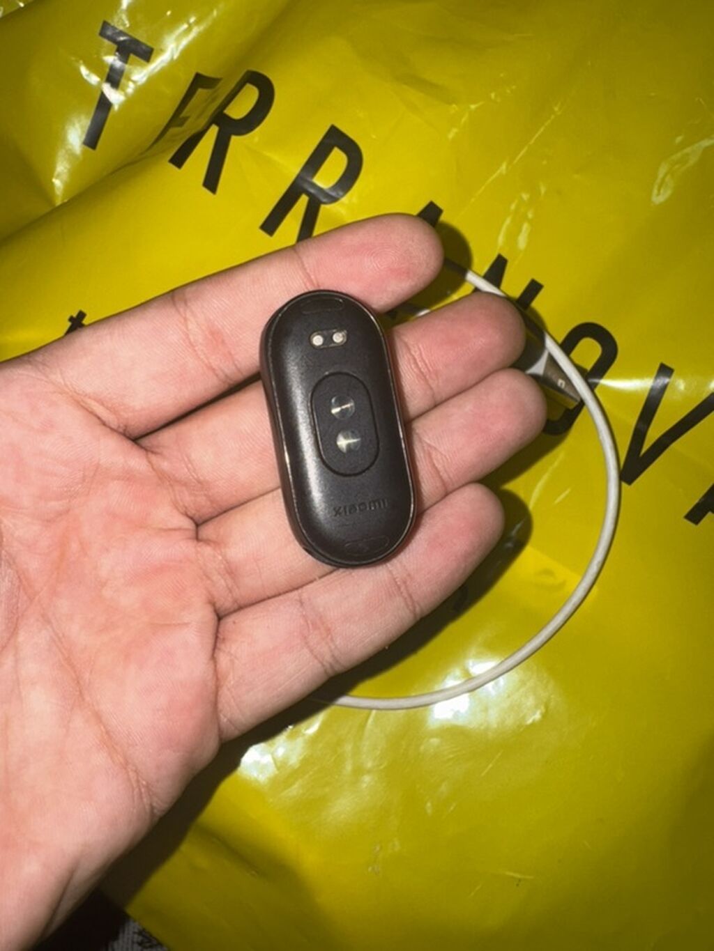 Xiaomi Mi Band 8 + maqnitli şarj kabeli Rezin Remeni köhnəlib deyə — Fitness biləkliklər, Bakı (2)