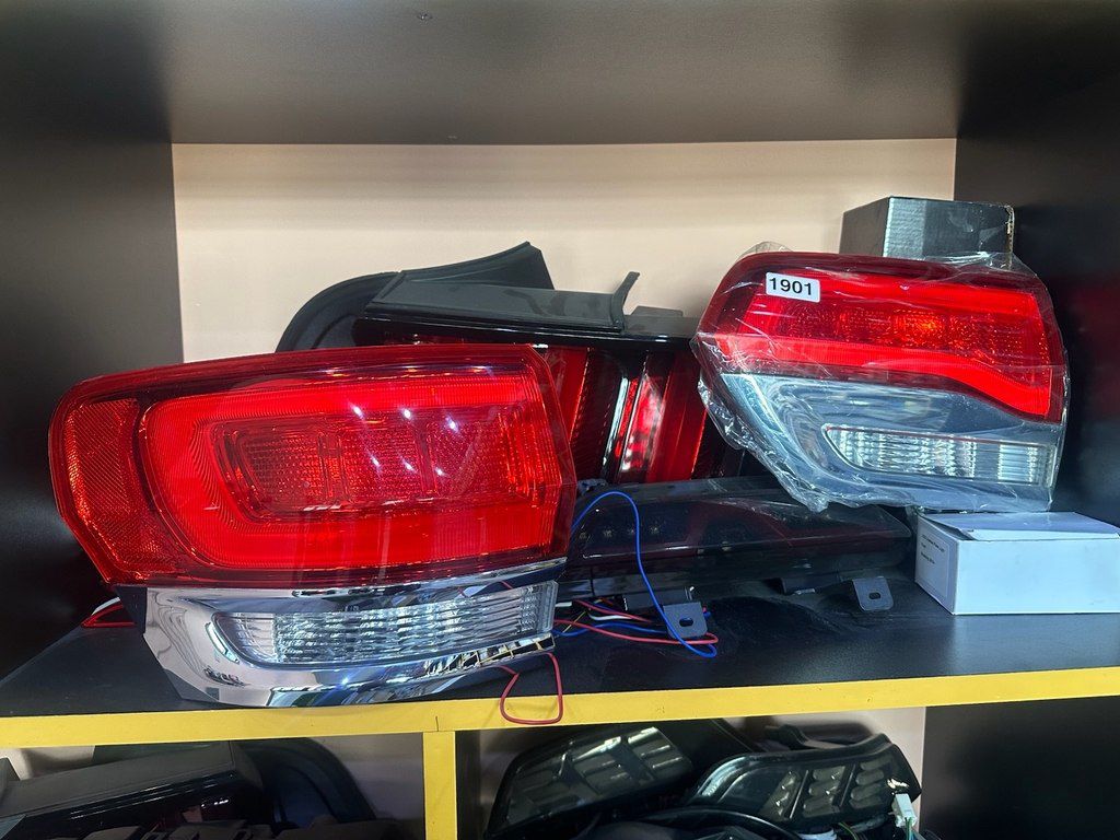 "Jeep Grand Cherokee 2013-2019" arxa stop işıqları — Ehtiyat hissələri və aksesuarlar, Bakı