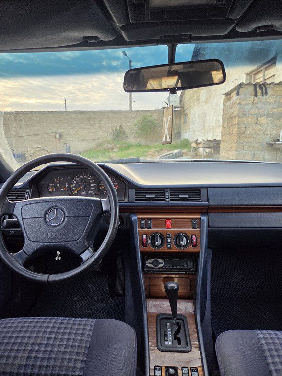 Mercedes 220 E, 2.2 L, 1994 il, 480 000 km — Avtomobillər, Bakı (3)
