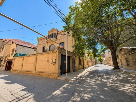 Satılır 6 otaqlı həyət evi/bağ evi 450 m² — Bakı