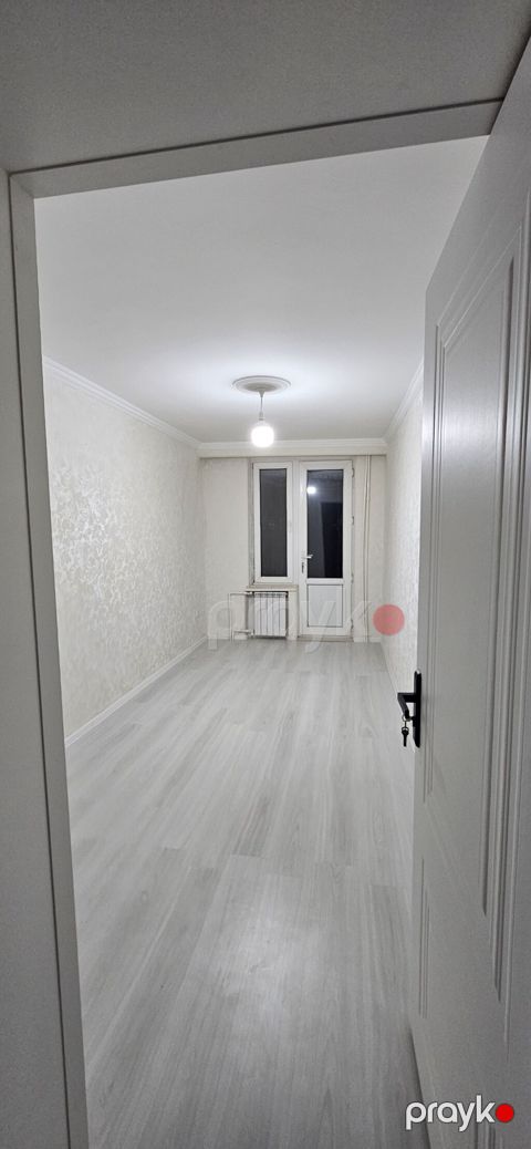 Rüstəm Rüstəmov Neftçilər metrosunun yanında, cəmi 3 dəqiqəlik