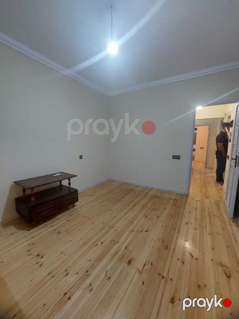 Satılır 2 otaqlı köhnə tikili 65 m²