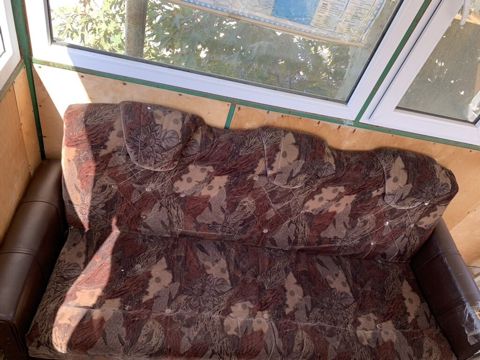 3 nəfərlik klassik divan - Ölçü: təxmini 200–210 sm uzunluq, 85–90 sm — Digah