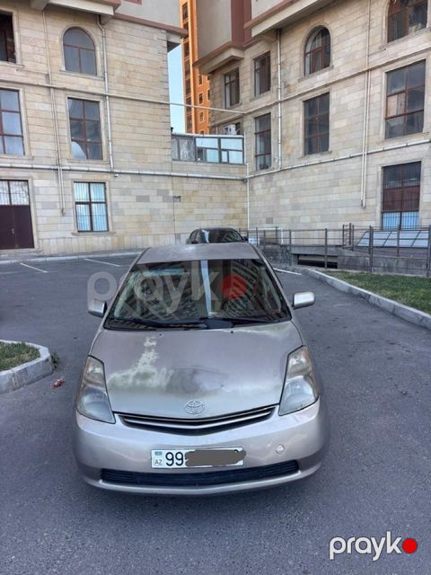 Toyota Prius, 1.5 L, 1.3 kWh, 2007 il, 300 000 km