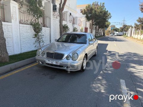 Mercedes E 240, 2.6 L, 2000 il, 350 000 km