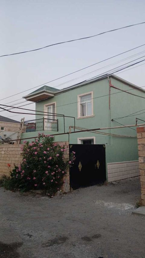 Satılır 4 otaqlı həyət evi/bağ evi 120 m² — Bakı